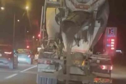 Yola harç dökerek ilerleyen beton mikseri kamerada