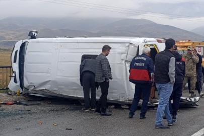 Yüksekova’da öğrenci servisi devrildi: 10 yaralı