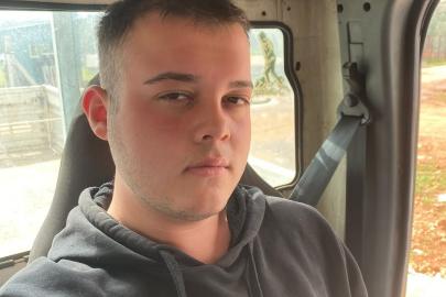 Zincirleme kazaya karışan motosikletin sürücüsü öldü