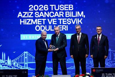 Prof. Dr. Yılmaz'ın karaciğer naklindeki başarısı ödülle taçlandı